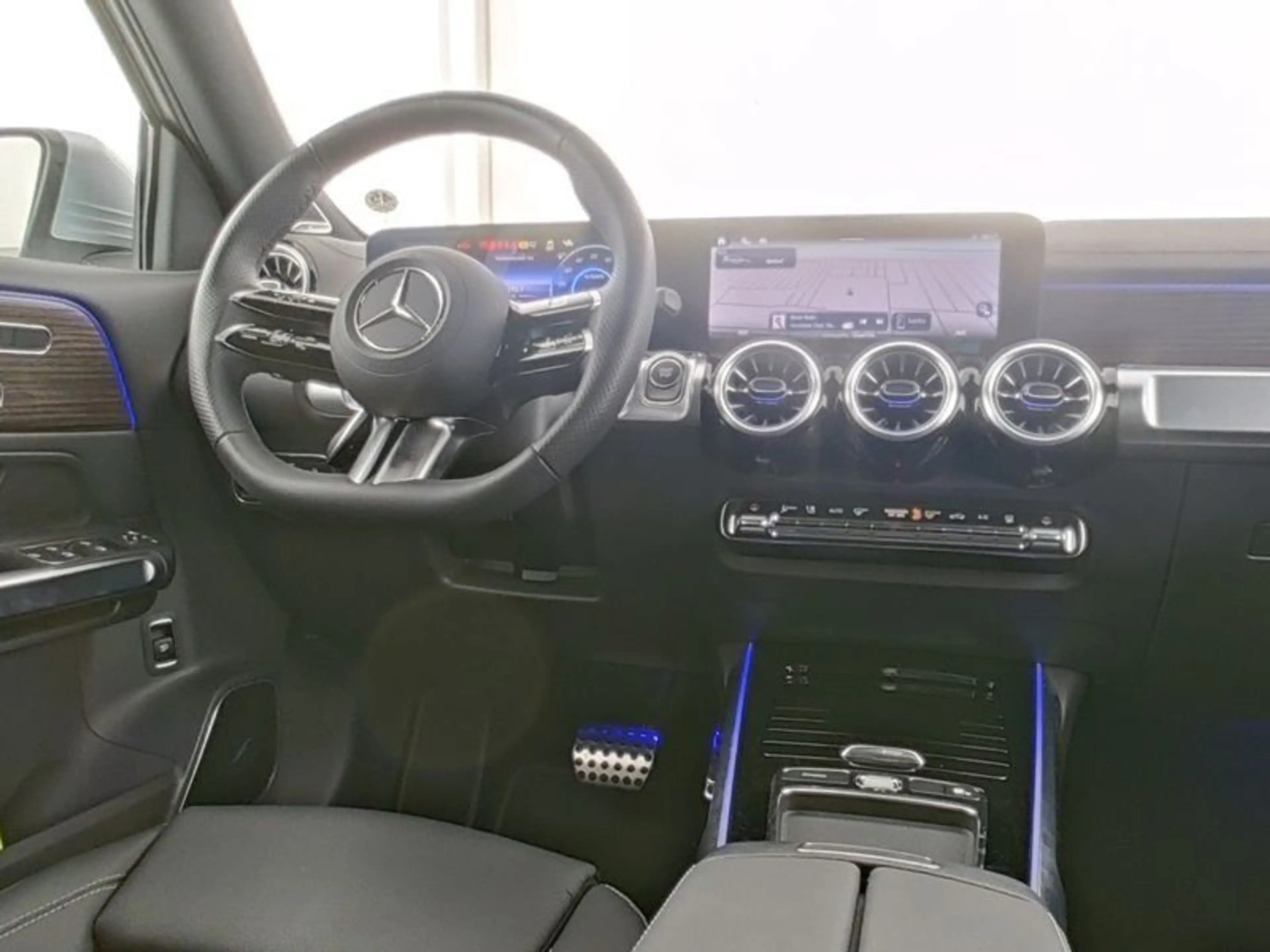 Mercedes-Benz EQB 350 4M AMG-LEDER PREMIUM PANOR MEMO FAP 360° — photo 8