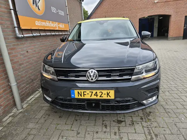 Volkswagen Tiguan view 2