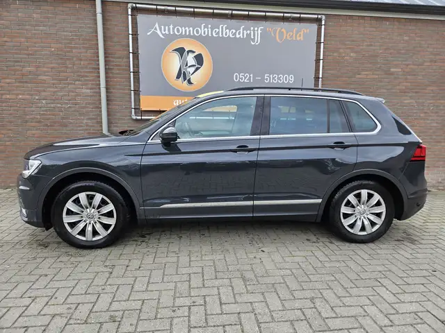 Volkswagen Tiguan view 3