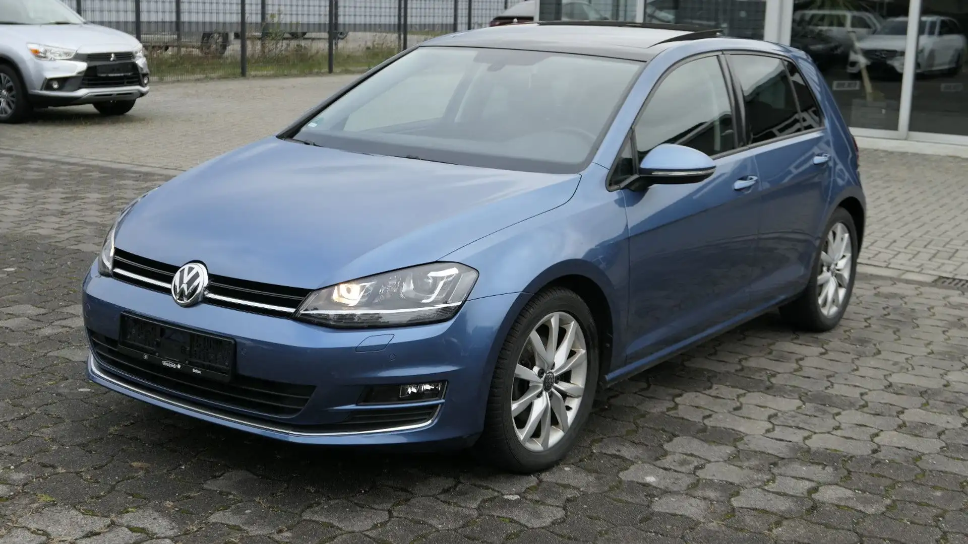 Volkswagen Golf VII Lim. Highline BMT/BI-Xenon/Panorama Blau - 1