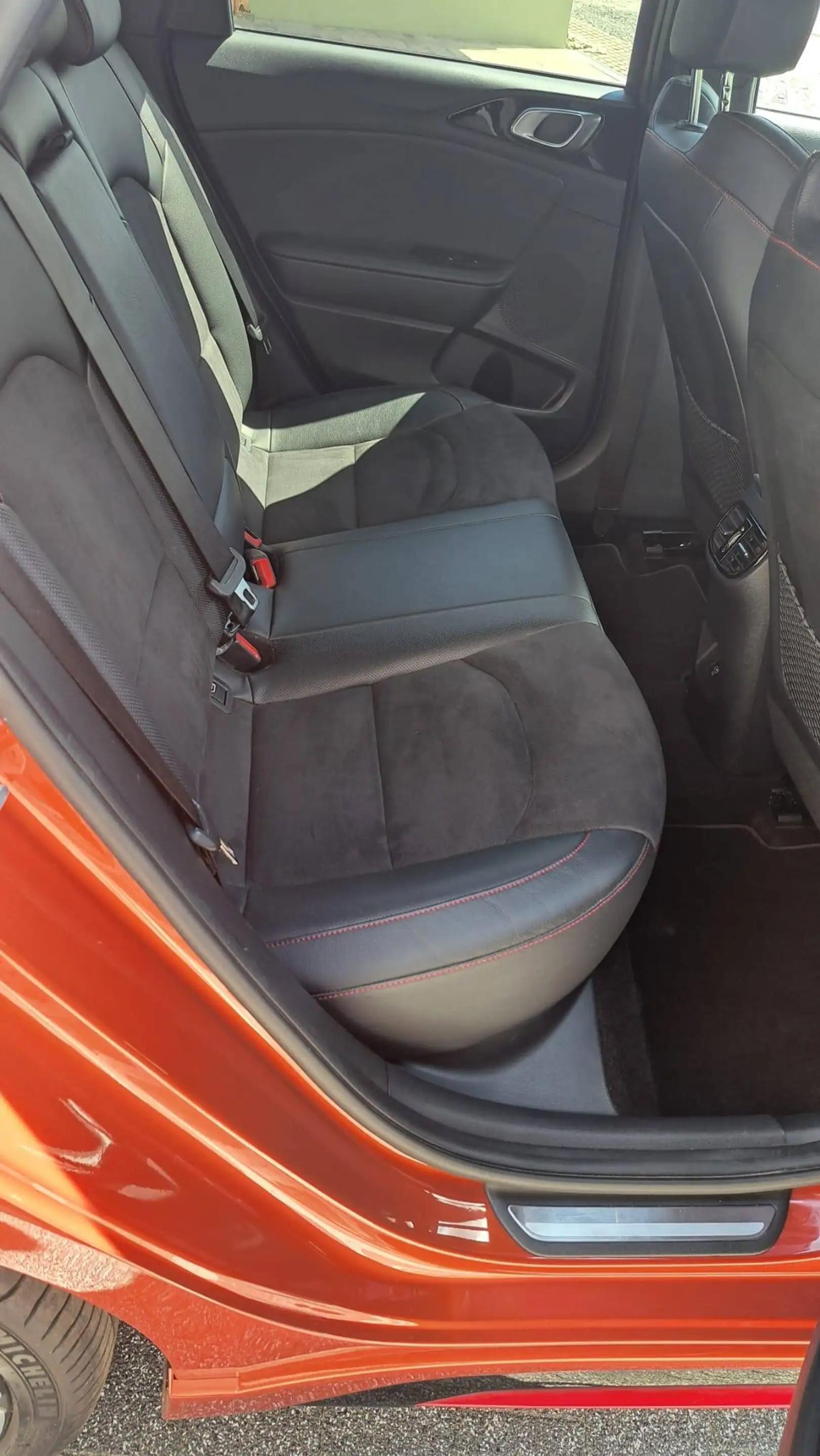Kia Ceed / cee'd GT — photo 9