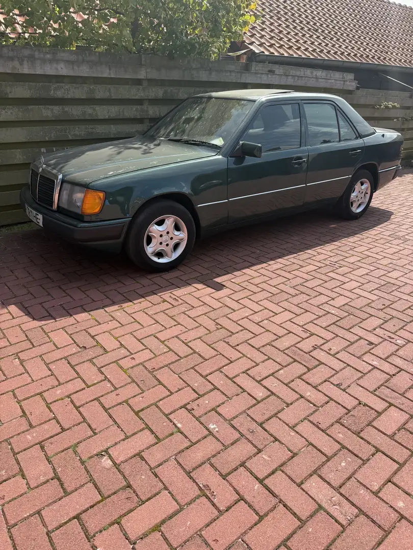 Mercedes-Benz 200 - 2