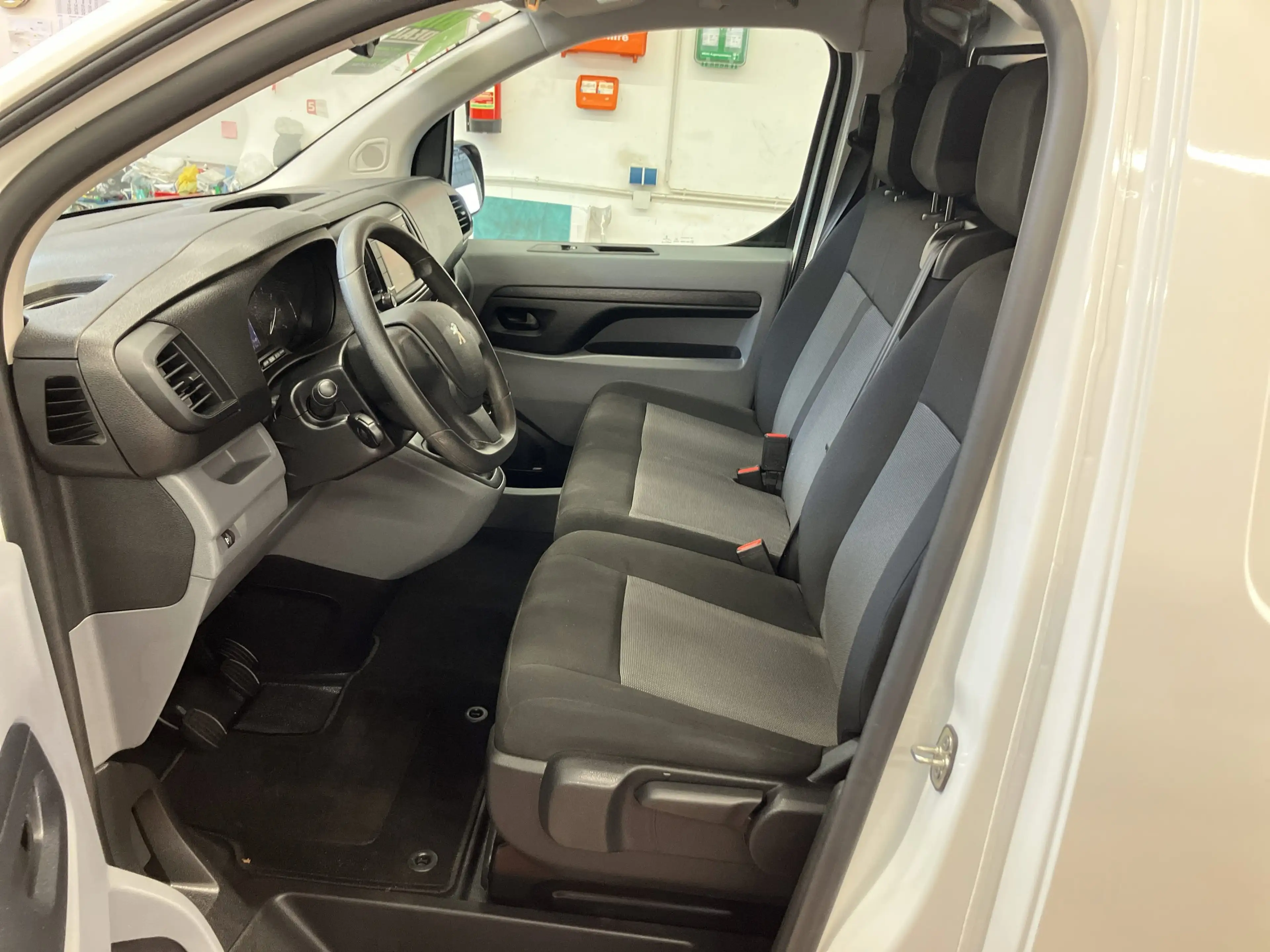 Peugeot Expert Kasten 1.5 BlueHDi 120 L1 Premium — photo 7