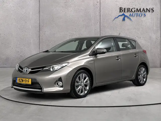 Toyota Auris 1.8 Hybrid Executive // CAMERA // STOELVERWARMING