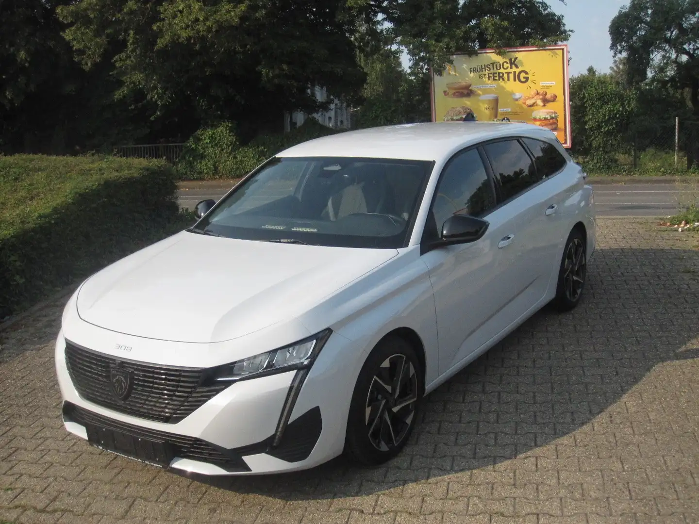 Peugeot 308 SW PureTech 130 EAT8 Allure 5-t. Weiß - 2