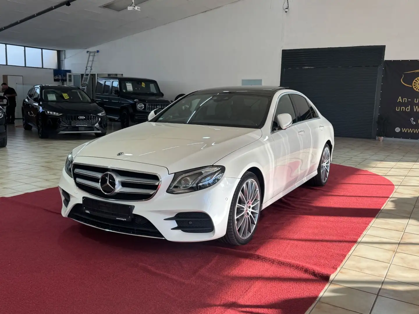 Mercedes-Benz E 220 d 4Matic AMG LINE Panorama /digital/Standh Weiß - 1