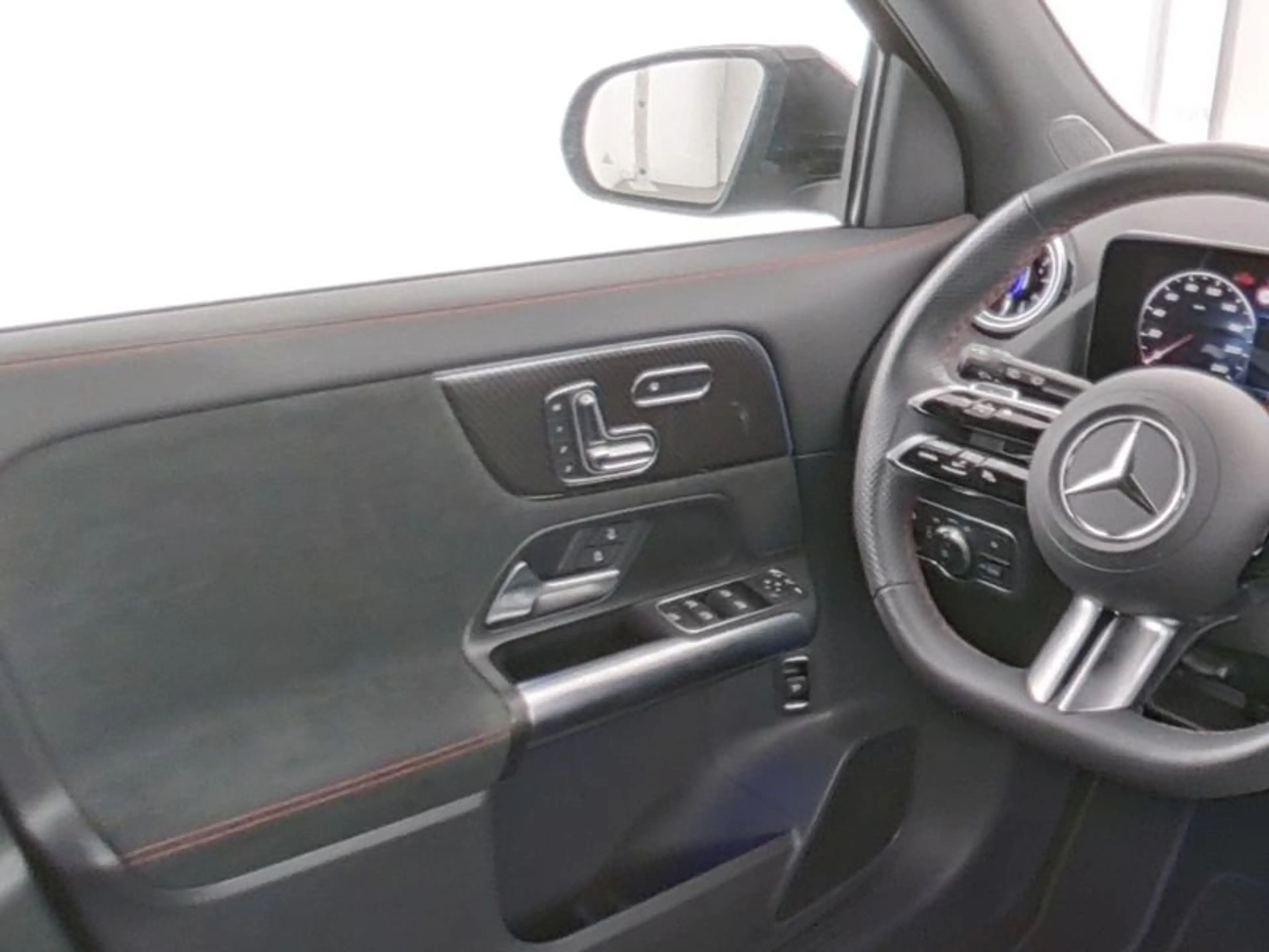 Mercedes-Benz GLA 220 4M AMG-Sport/Pano/MLB/Night/Dist/360/HUD — photo 9