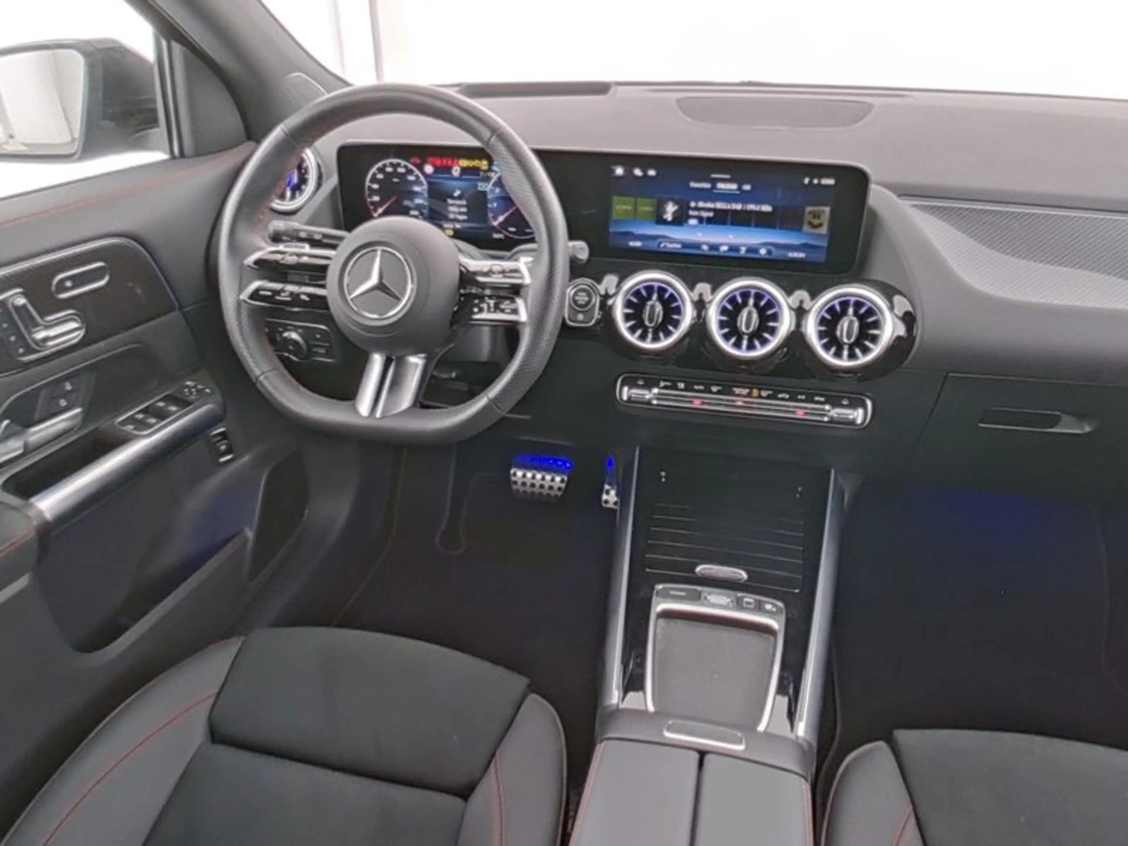 Mercedes-Benz GLA 220 4M AMG-Sport/Pano/MLB/Night/Dist/360/HUD — photo 7
