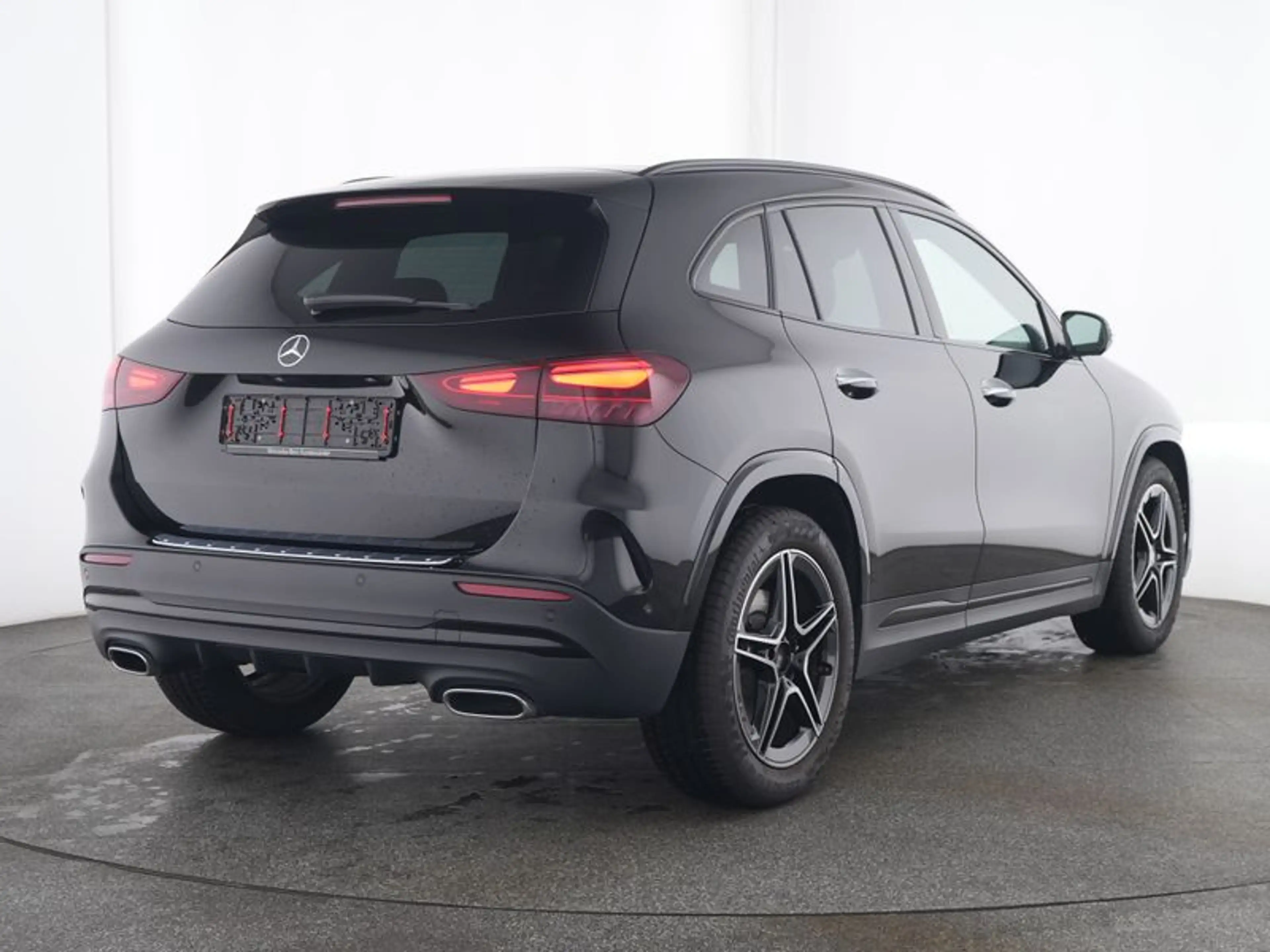 Mercedes-Benz GLA 220 4M AMG-Sport/Pano/MLB/Night/Dist/360/HUD — photo 3