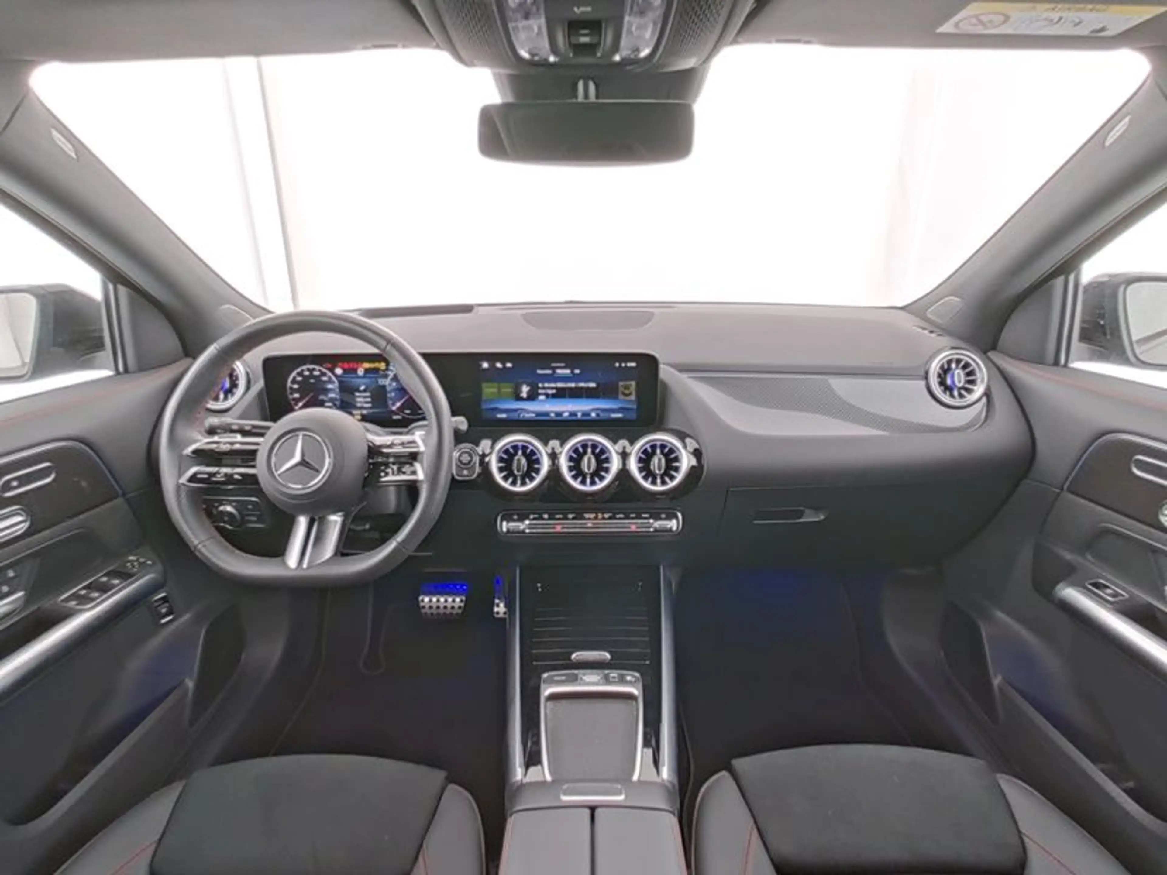 Mercedes-Benz GLA 220 4M AMG-Sport/Pano/MLB/Night/Dist/360/HUD — photo 6