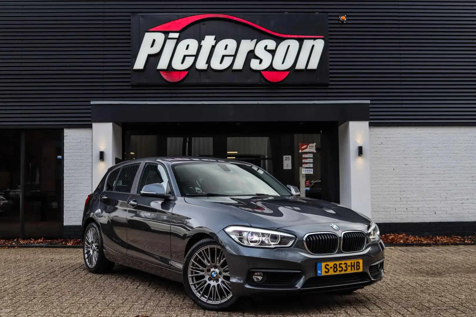 BMW 118 1-serie 118i High Executive FACELIFT XENON STOELVE Grijs - 1