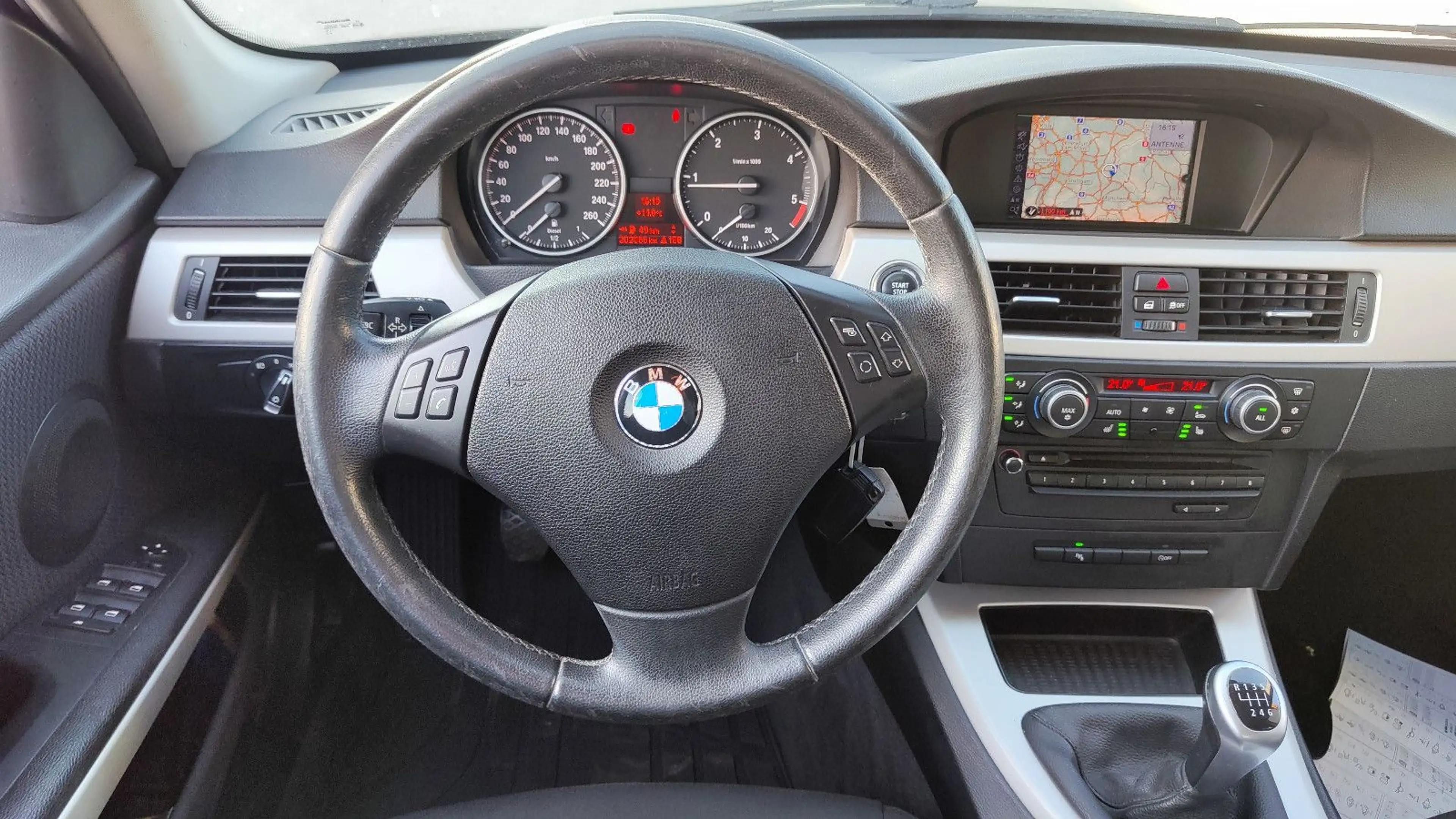 BMW 318 d Touring Xenon* Navi* 2.Hand* 4.200€ Netto! — photo 27