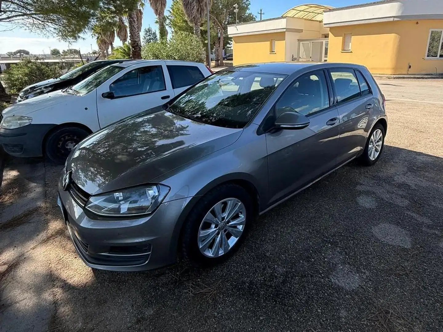 Volkswagen Golf Comfortline Business 110cv dsg Grijs - 1