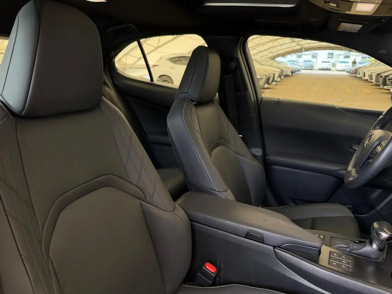 Lexus UX снимка Lexus UX