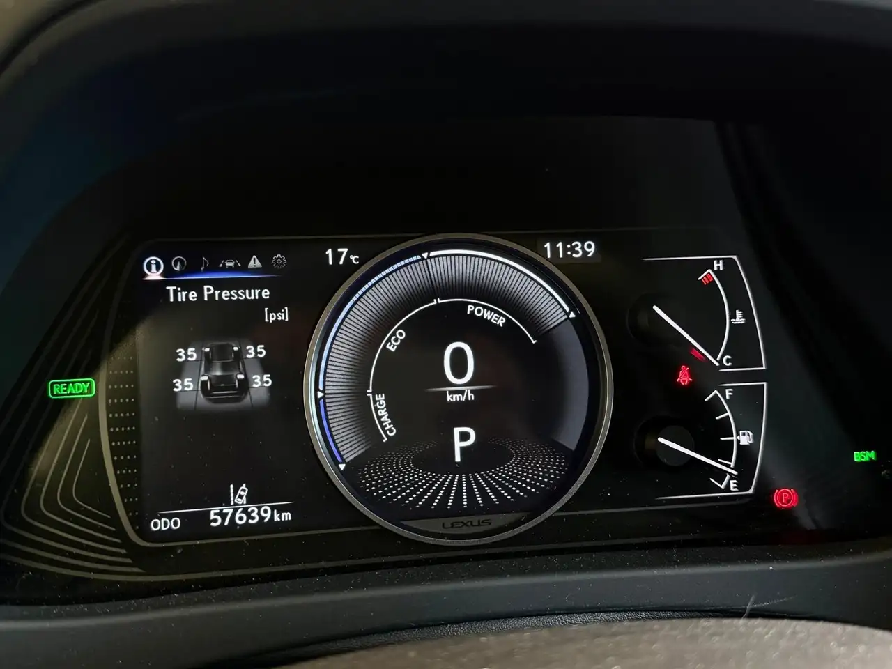 Lexus UX снимка Lexus UX