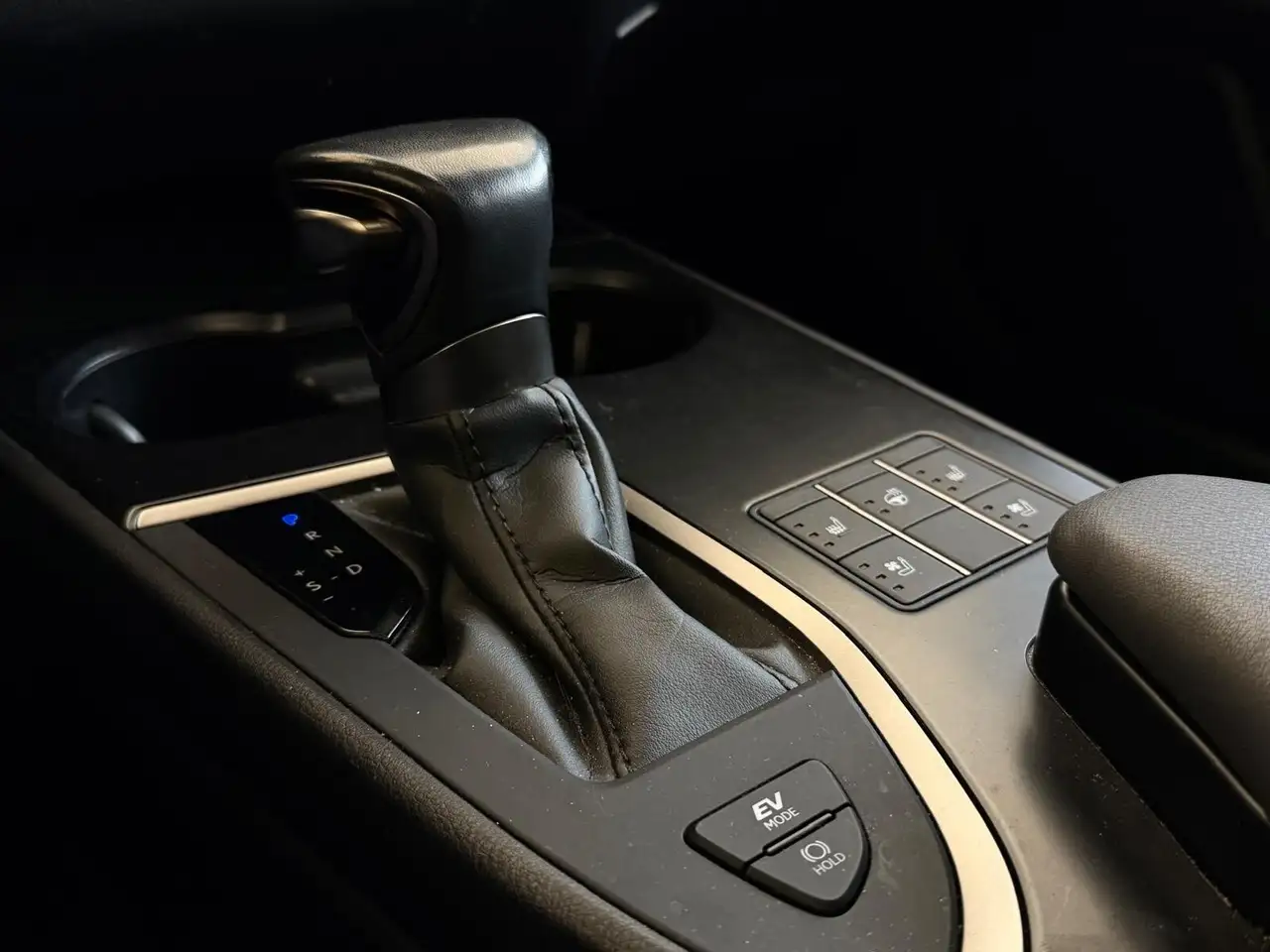 Lexus UX снимка Lexus UX