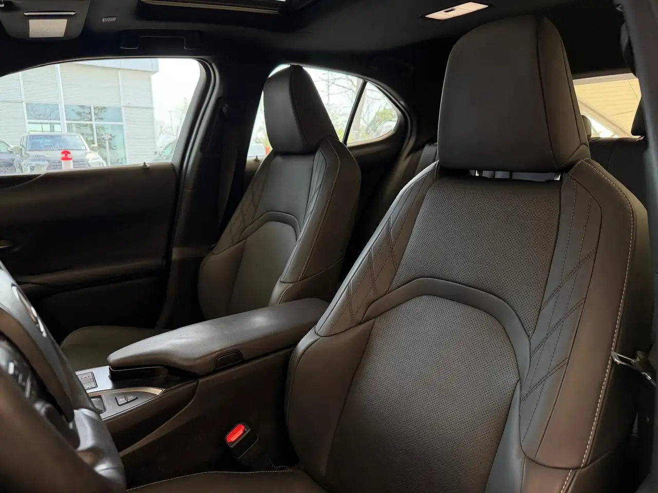 Lexus UX снимка Lexus UX