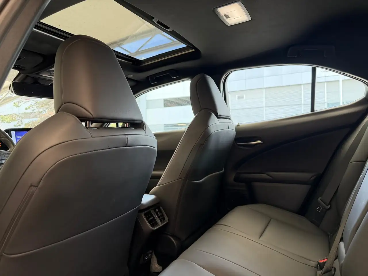 Lexus UX снимка Lexus UX