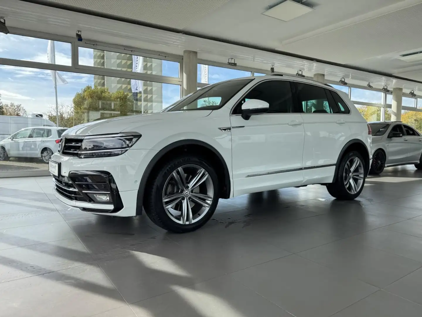 Volkswagen Tiguan Highline 4Mo 2.0 TDI 2x R-LINE NAVI LEDER Klima Blanc - 2