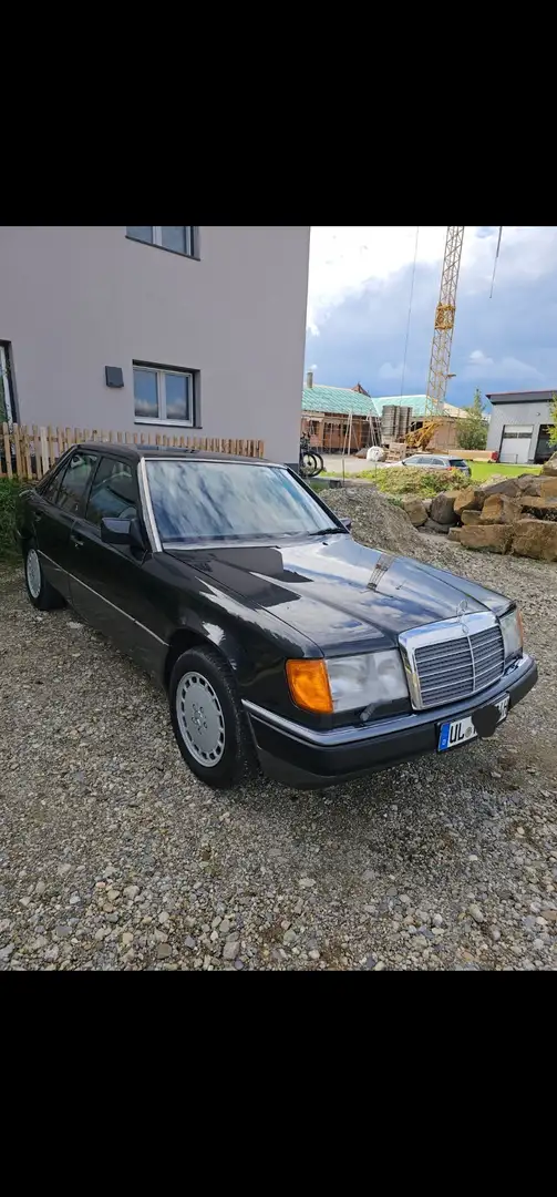 Mercedes-Benz E 300 4 Matic, top Zustand, kein Wartungsstau Noir - 1