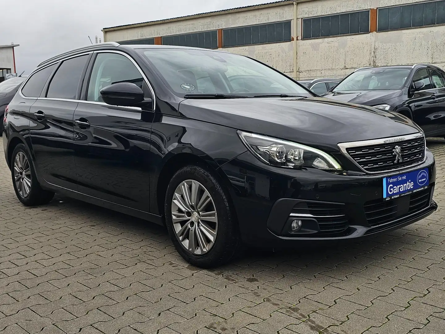 Peugeot 308 Allure Pack Kamera*Navi*AHK*1-Hand Schwarz - 1