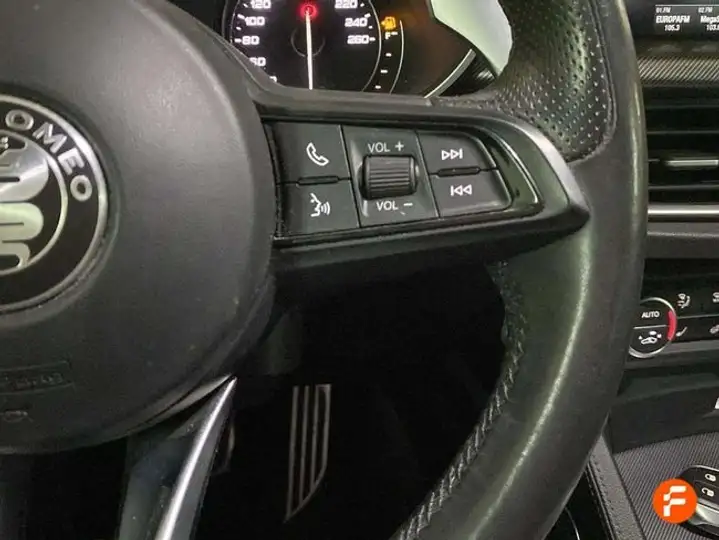 Alfa Romeo Stelvio 2022, foto 13