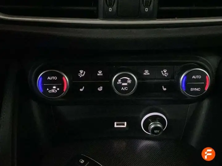 Alfa Romeo Stelvio 2022, foto 19