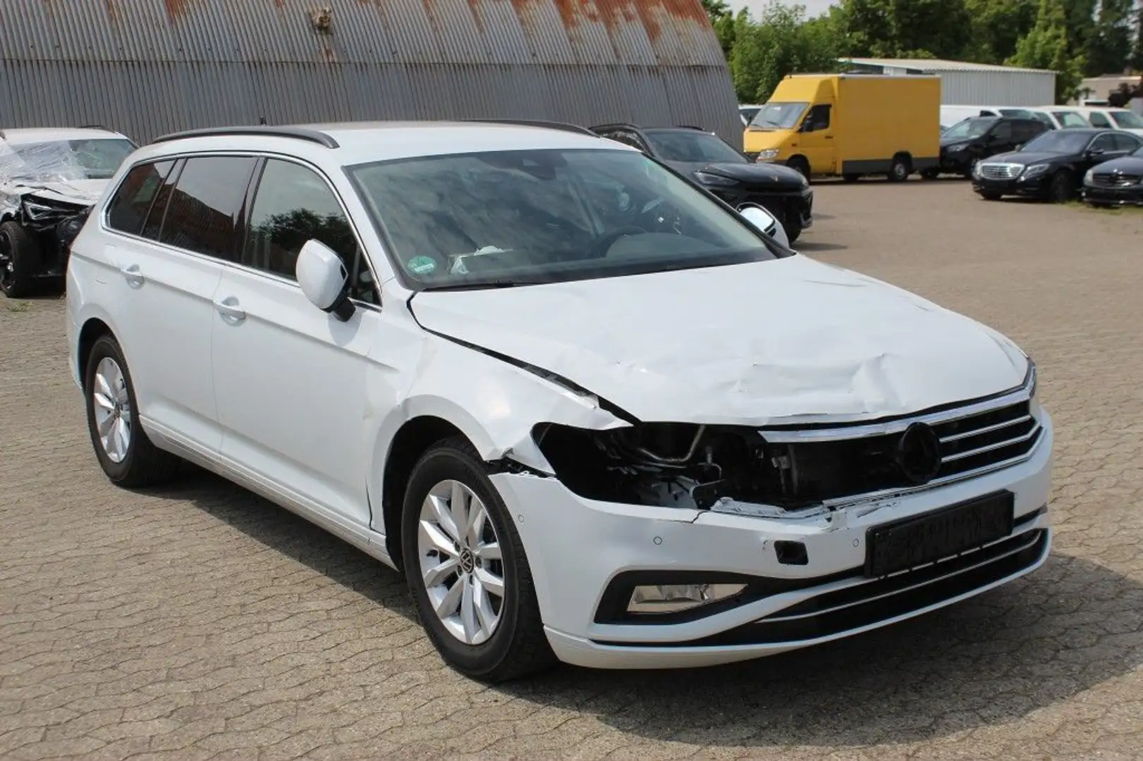 Volkswagen Passat Variant 2.0 TDI DSG Business LED ACC AHK Wit - 2