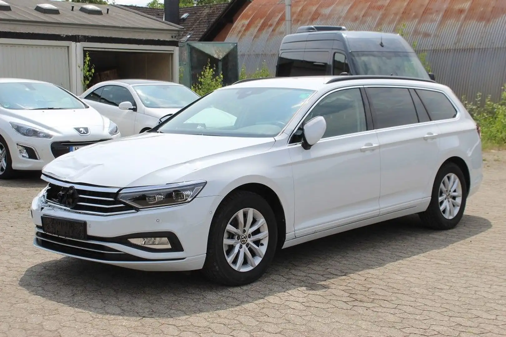 Volkswagen Passat Variant 2.0 TDI DSG Business LED ACC AHK Wit - 1