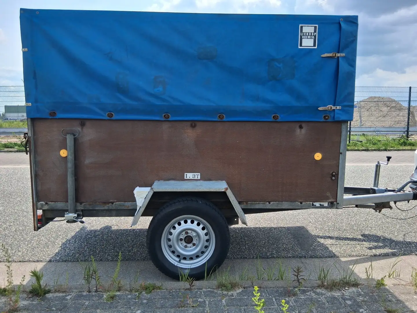 Trailer-Anhänger Offener Kasten mit Spriegel und Plane - 1