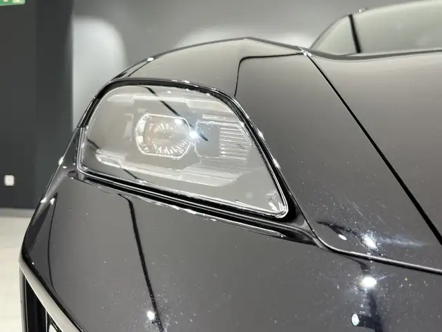 Porsche Taycan view 14