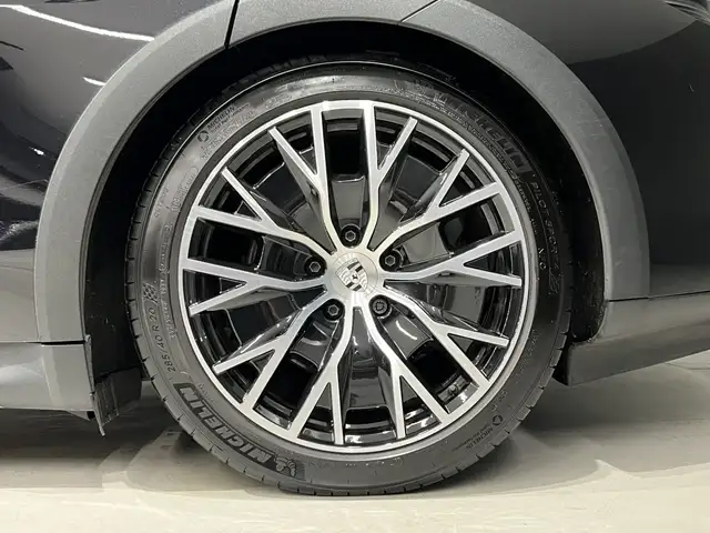 Porsche Taycan view 11