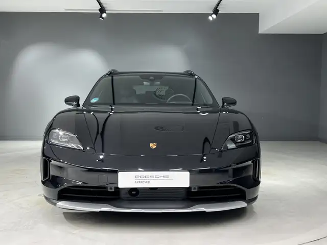 Porsche Taycan view 8