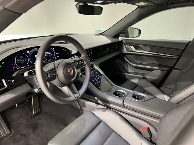 Porsche Taycan view 21