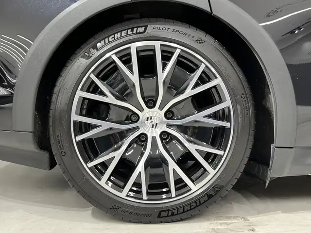 Porsche Taycan view 12