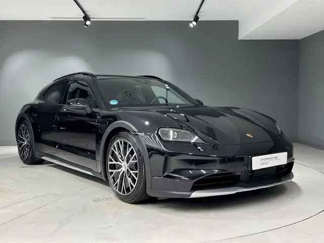 Porsche Taycan view 7