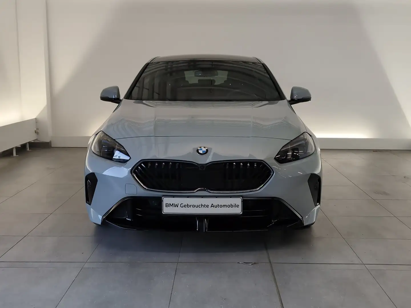 BMW 118 d M Sport Navi/LED/360°/HUD/Apple/KomfZg/PaAs Navi Grau - 2