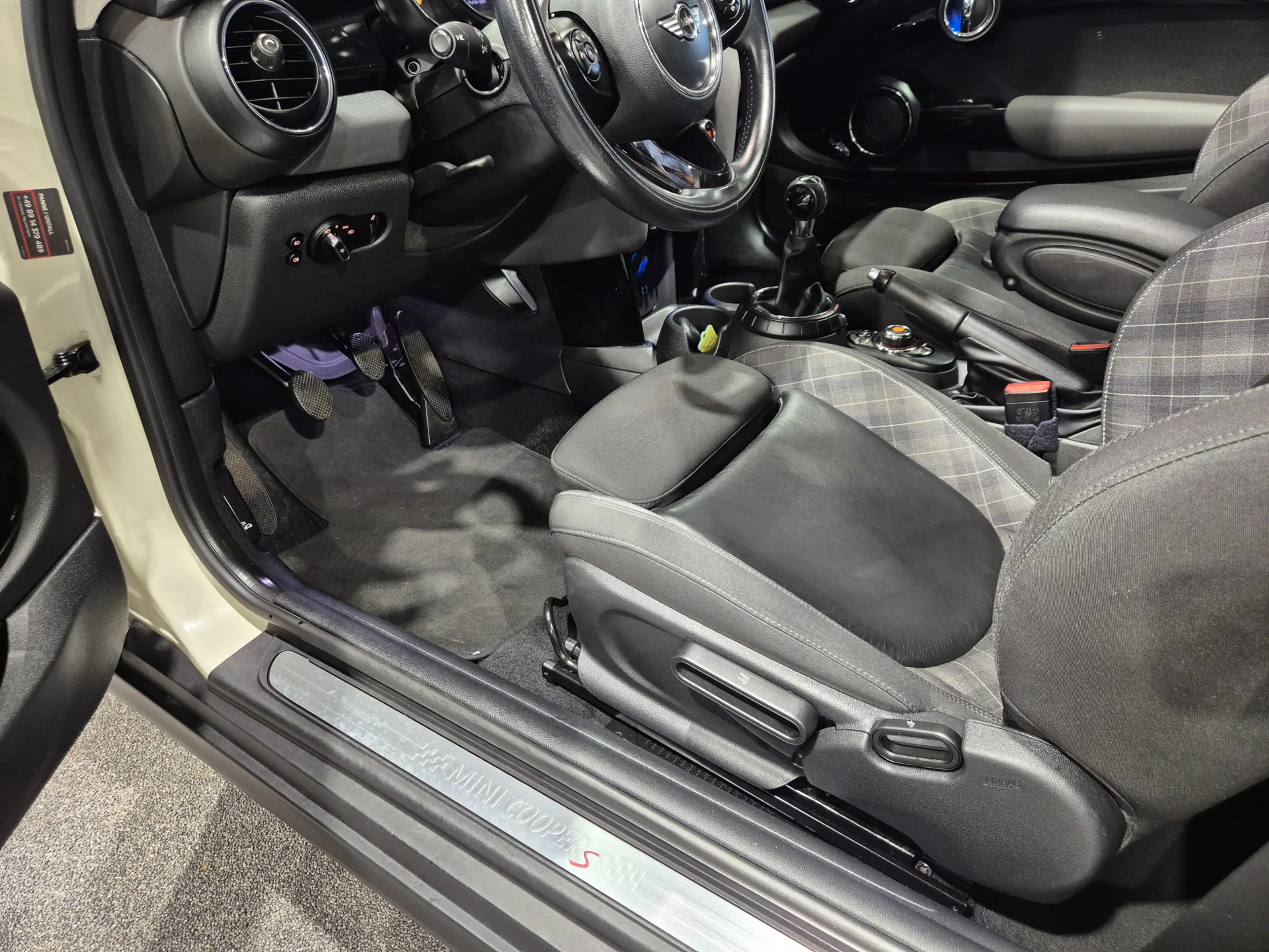 MINI Cooper S 3-Deurs 2.0 Panorama | LED | Navigatie | Cruise | — photo 23