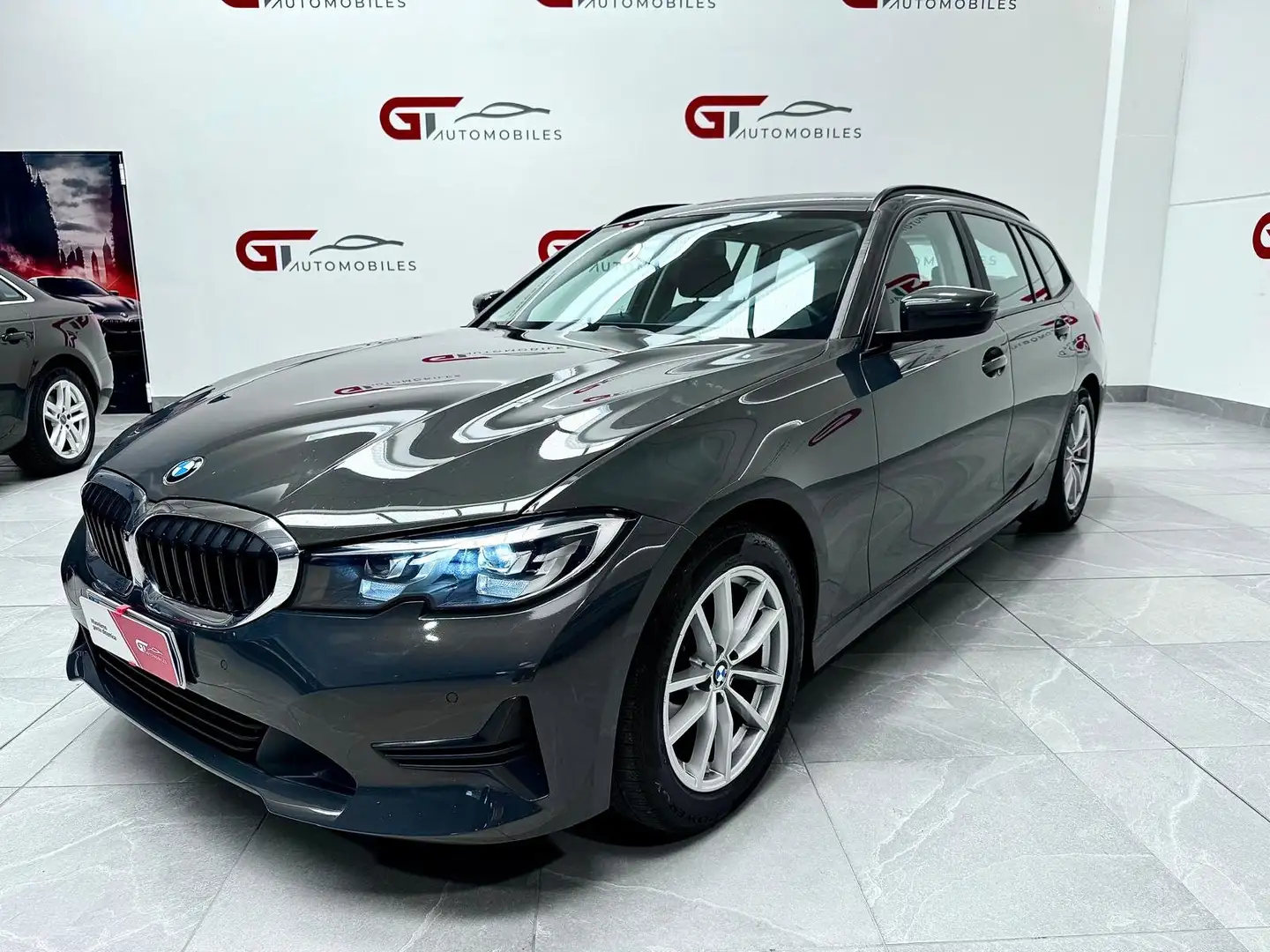 BMW 320 Serie 3 Touring 320d Touring xdrive Business auto Grigio - 1