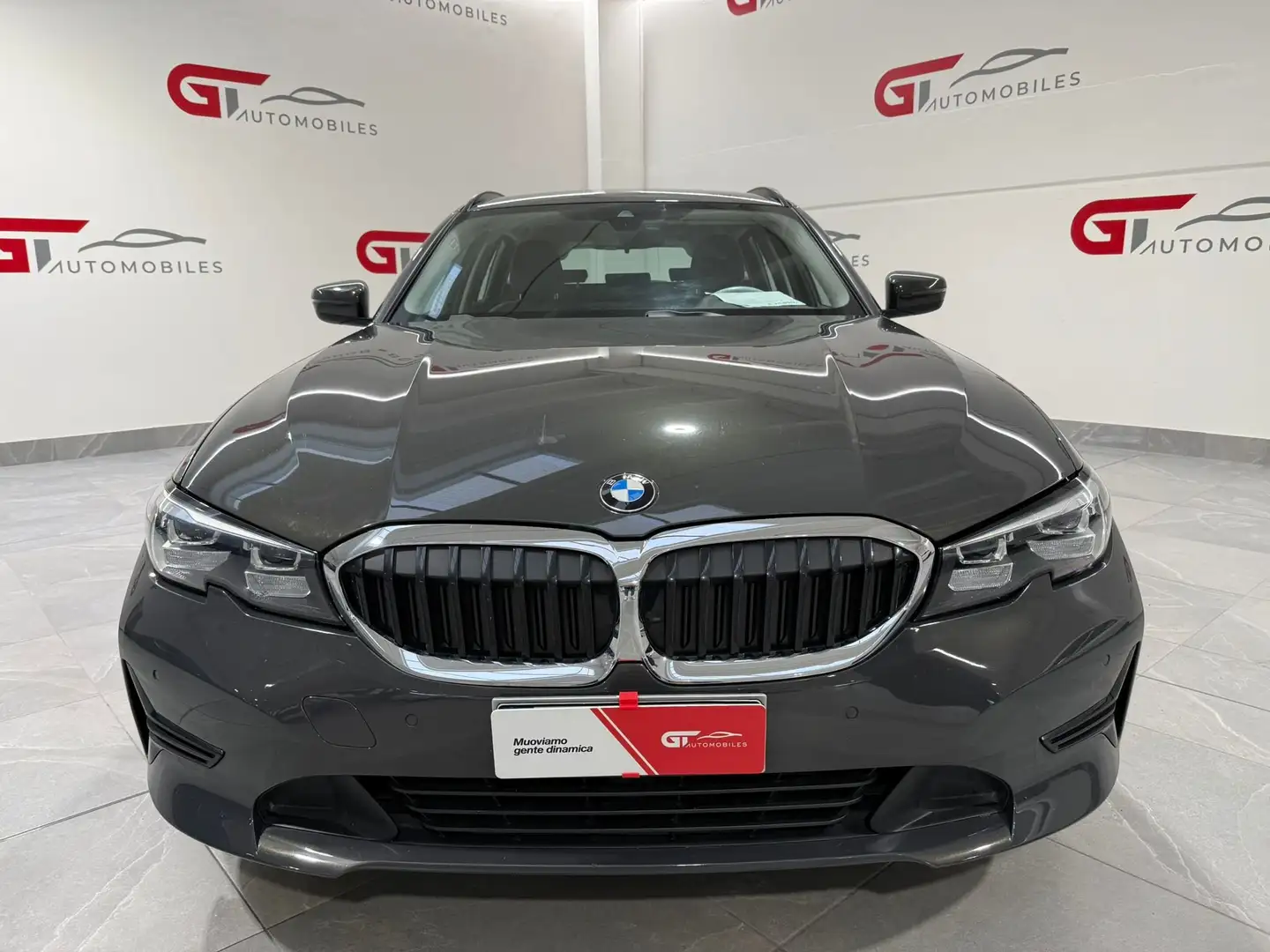 BMW 320 Serie 3 Touring 320d Touring xdrive Business auto Grau - 2