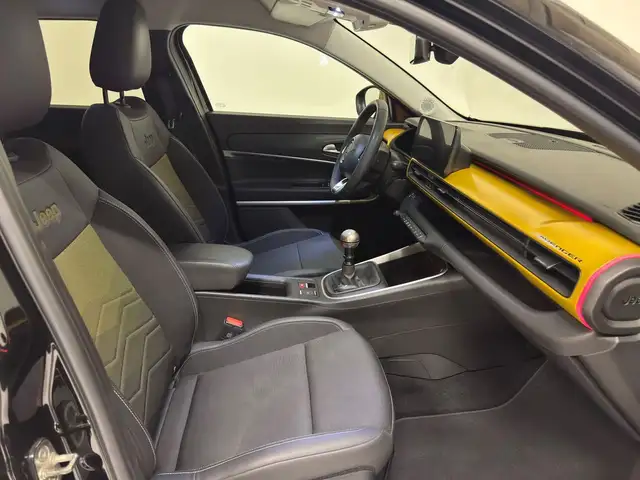 Jeep Avenger view 3