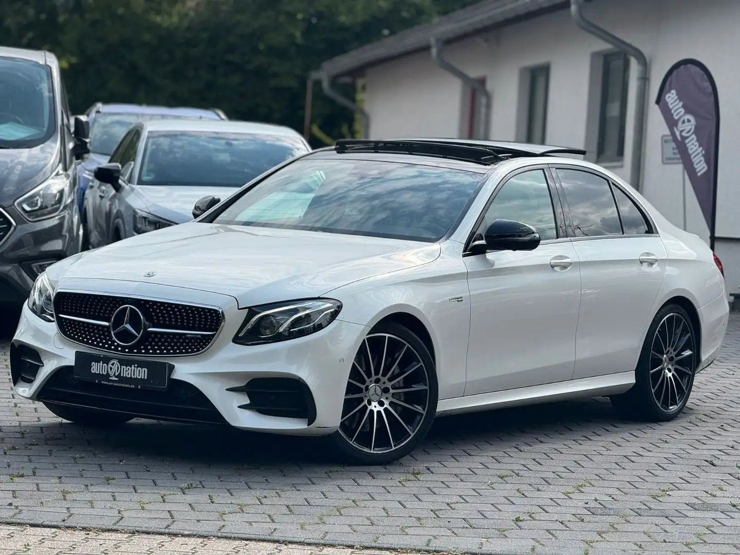 Mercedes-Benz E 43 AMG PANO AMBIENTE Weiß - 1