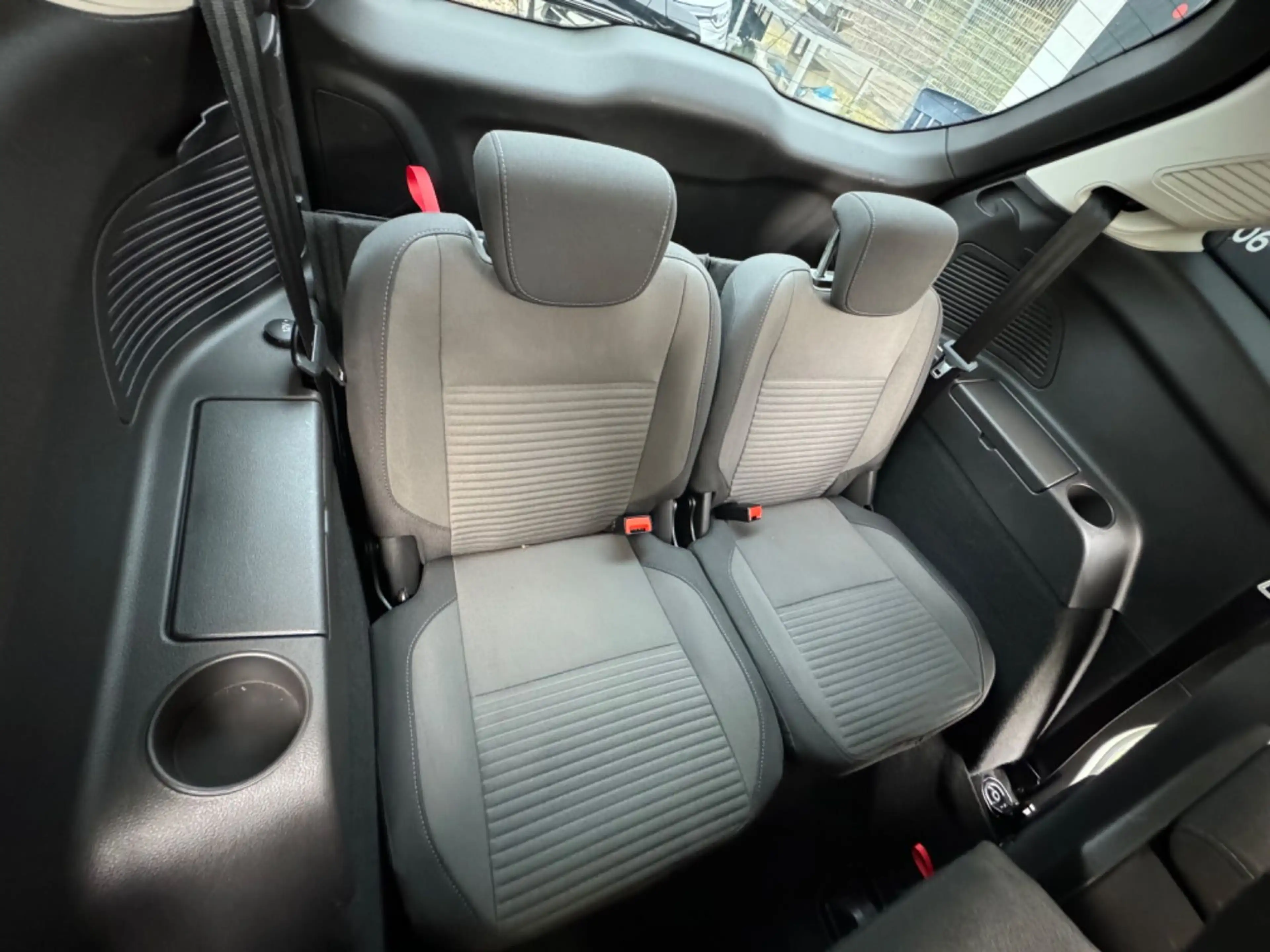 Ford Grand C-Max Grand C-MAX Titanium -7Sitze-99tkm! — photo 11