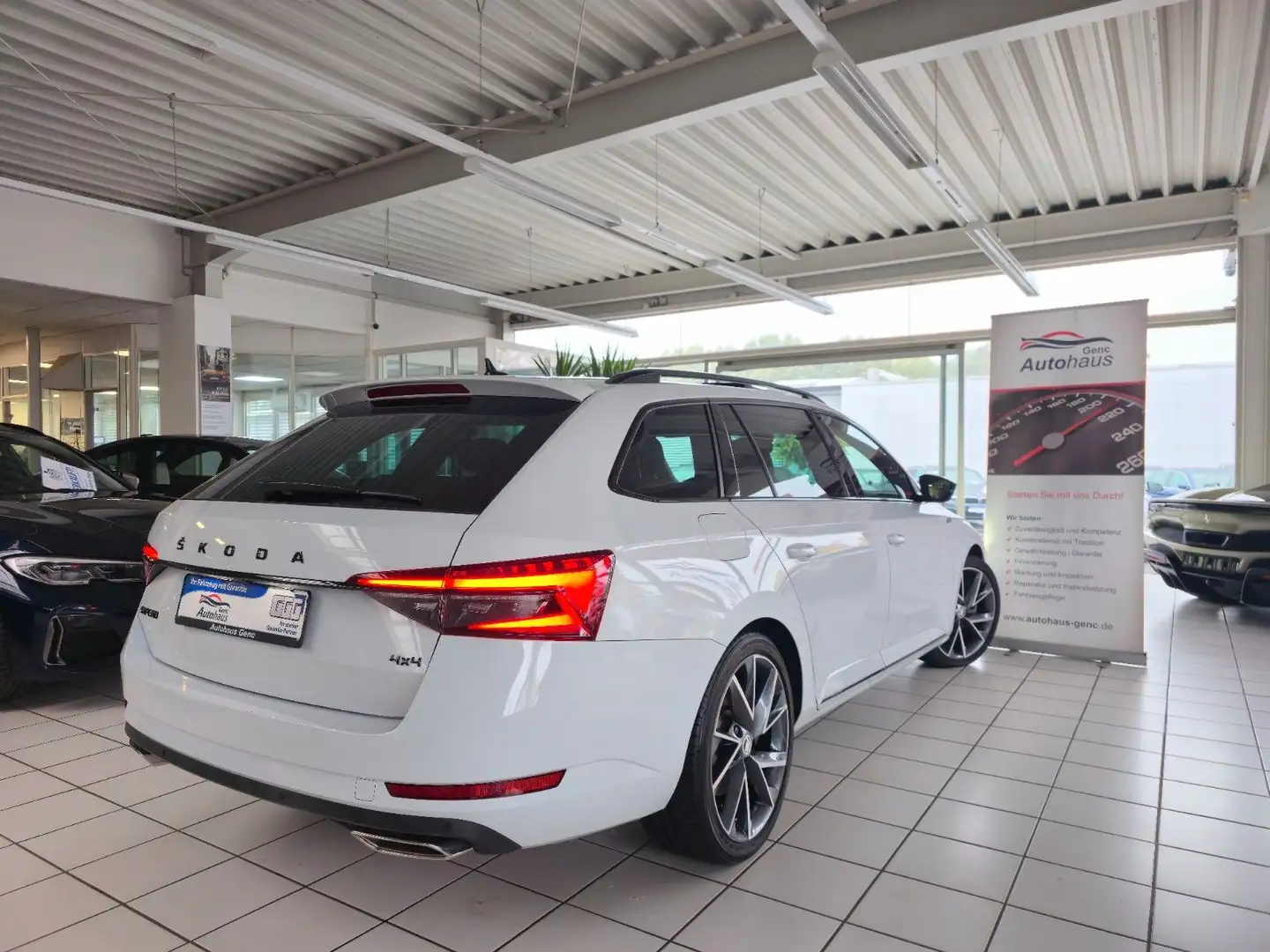 Skoda Superb Combi Sportline 4x4 Panorama LED Kamera Weiß - 2