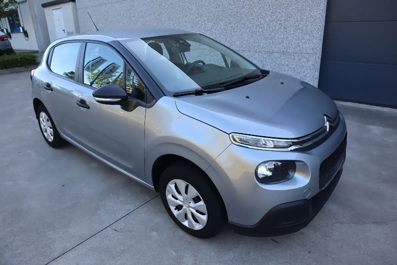 Citroen C3 1.2 Benz Grijs - 1