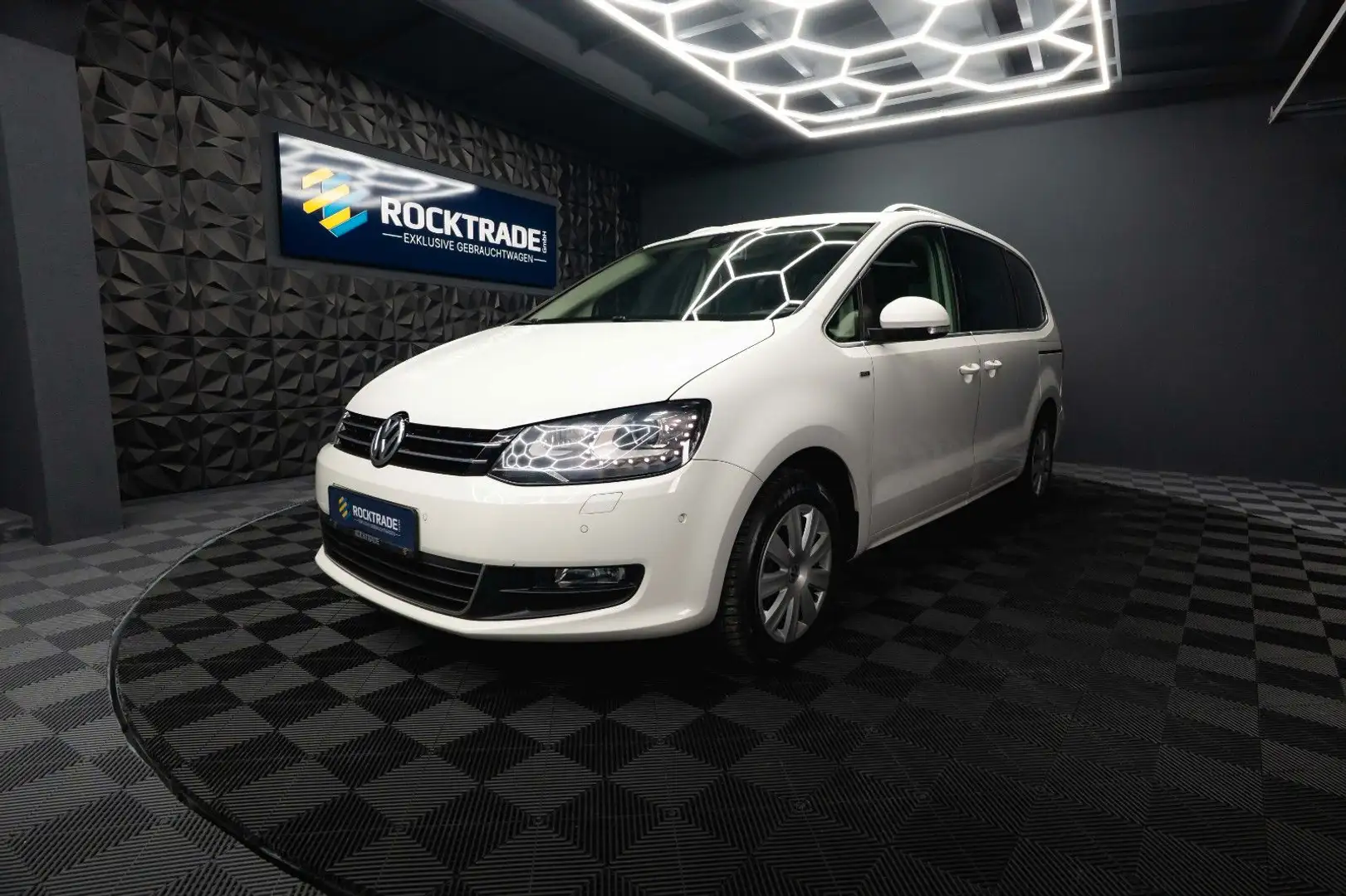 Volkswagen Sharan Life BMT Automatik *Bi-Xenon*Navi*Kamera* Weiß - 1