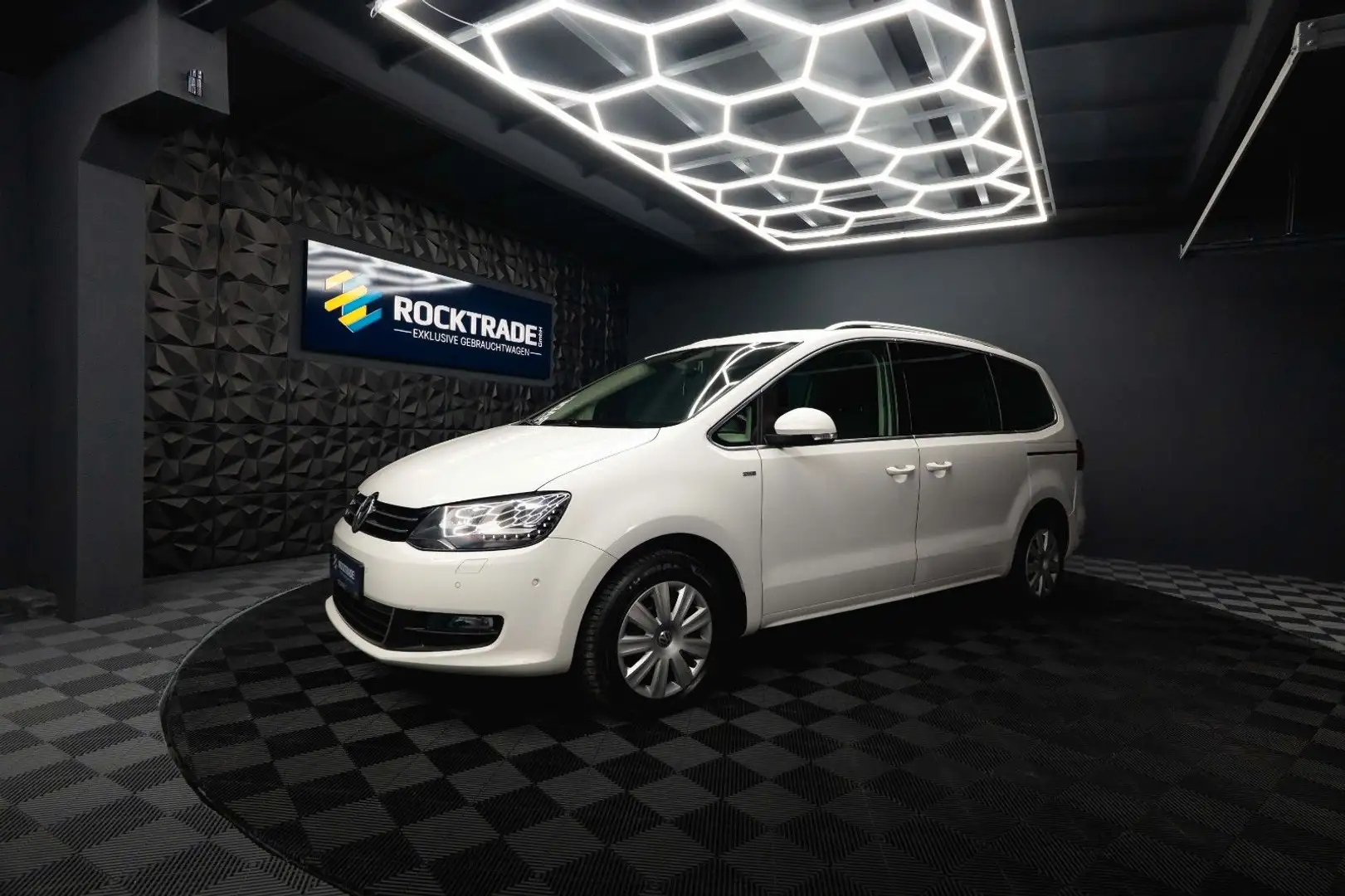 Volkswagen Sharan Life BMT Automatik *Bi-Xenon*Navi*Kamera* Weiß - 2
