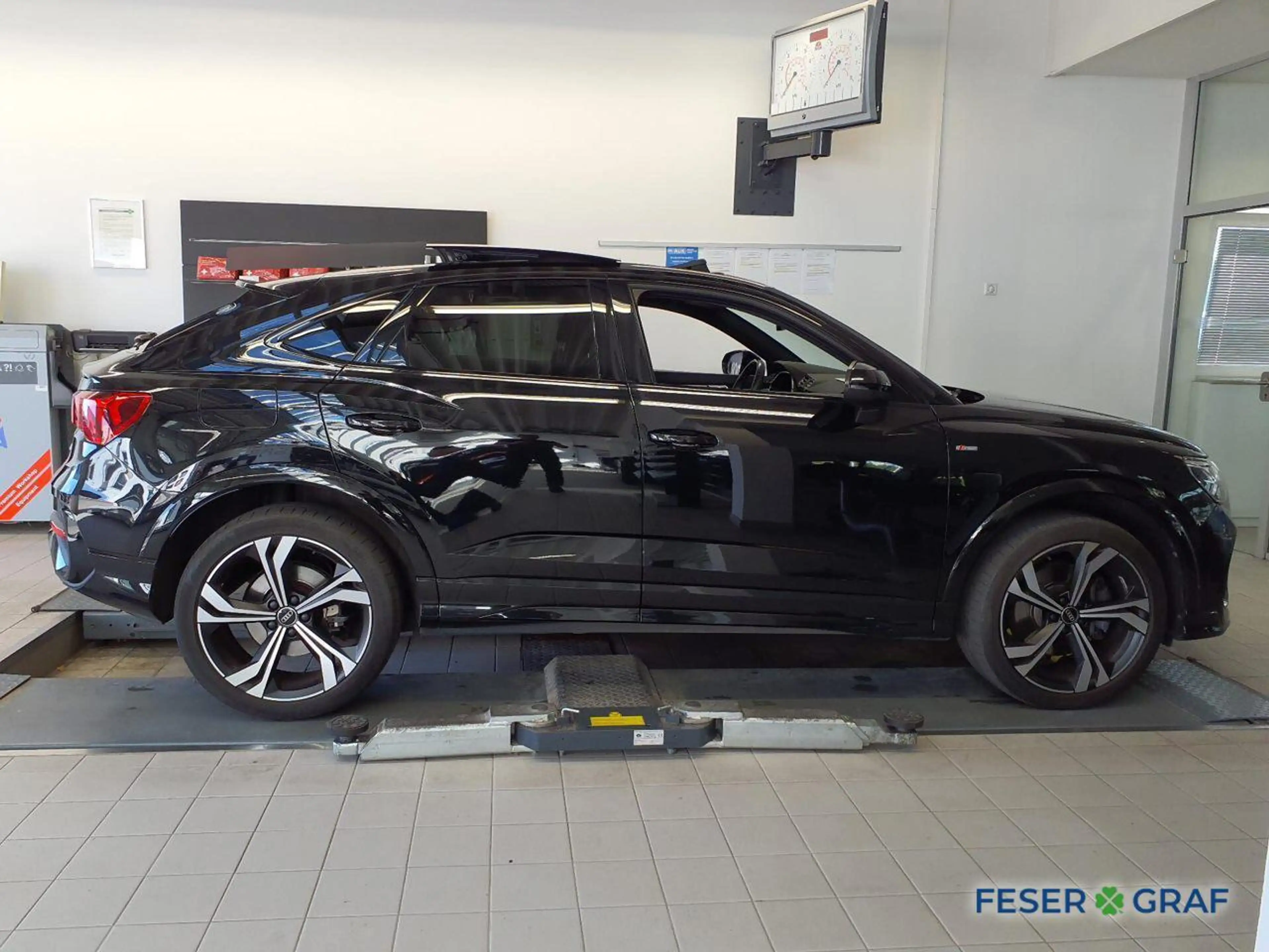 Audi Q3 Sportback S line 40 TFSI Pano Keyless RFK LED — photo 3