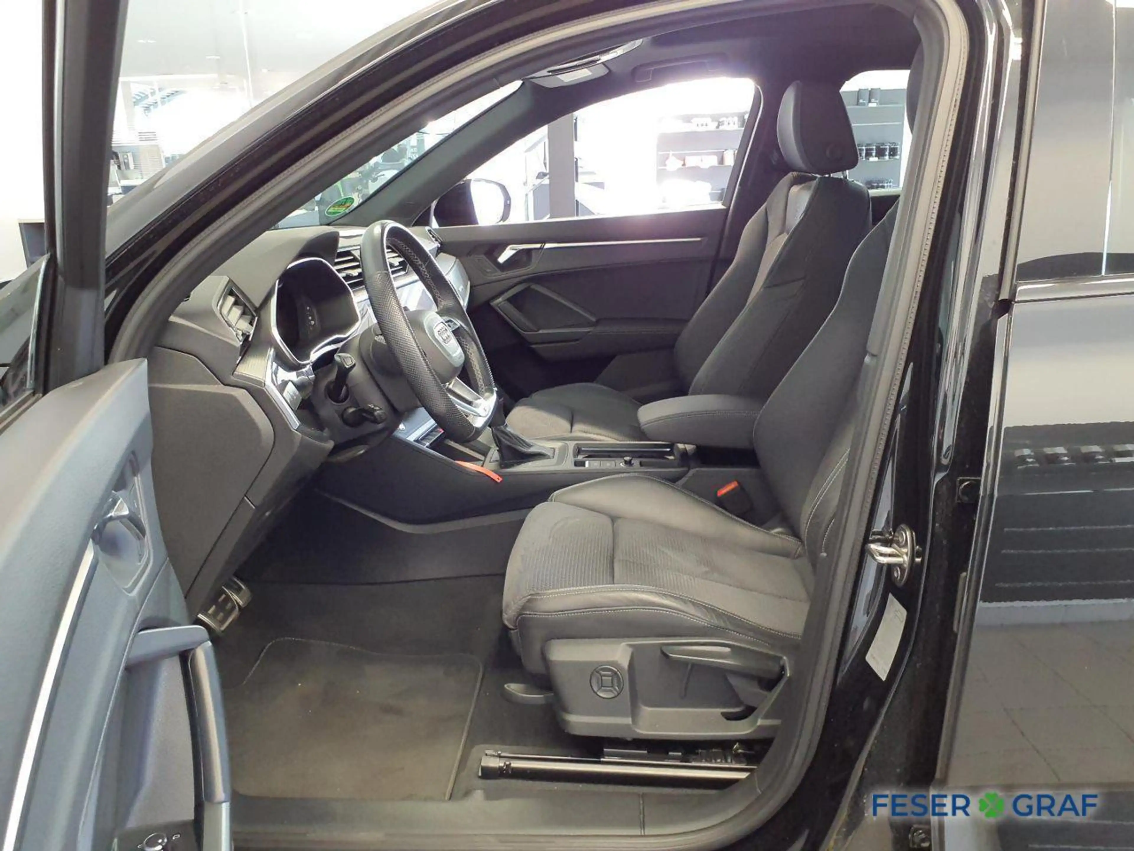 Audi Q3 Sportback S line 40 TFSI Pano Keyless RFK LED — photo 4