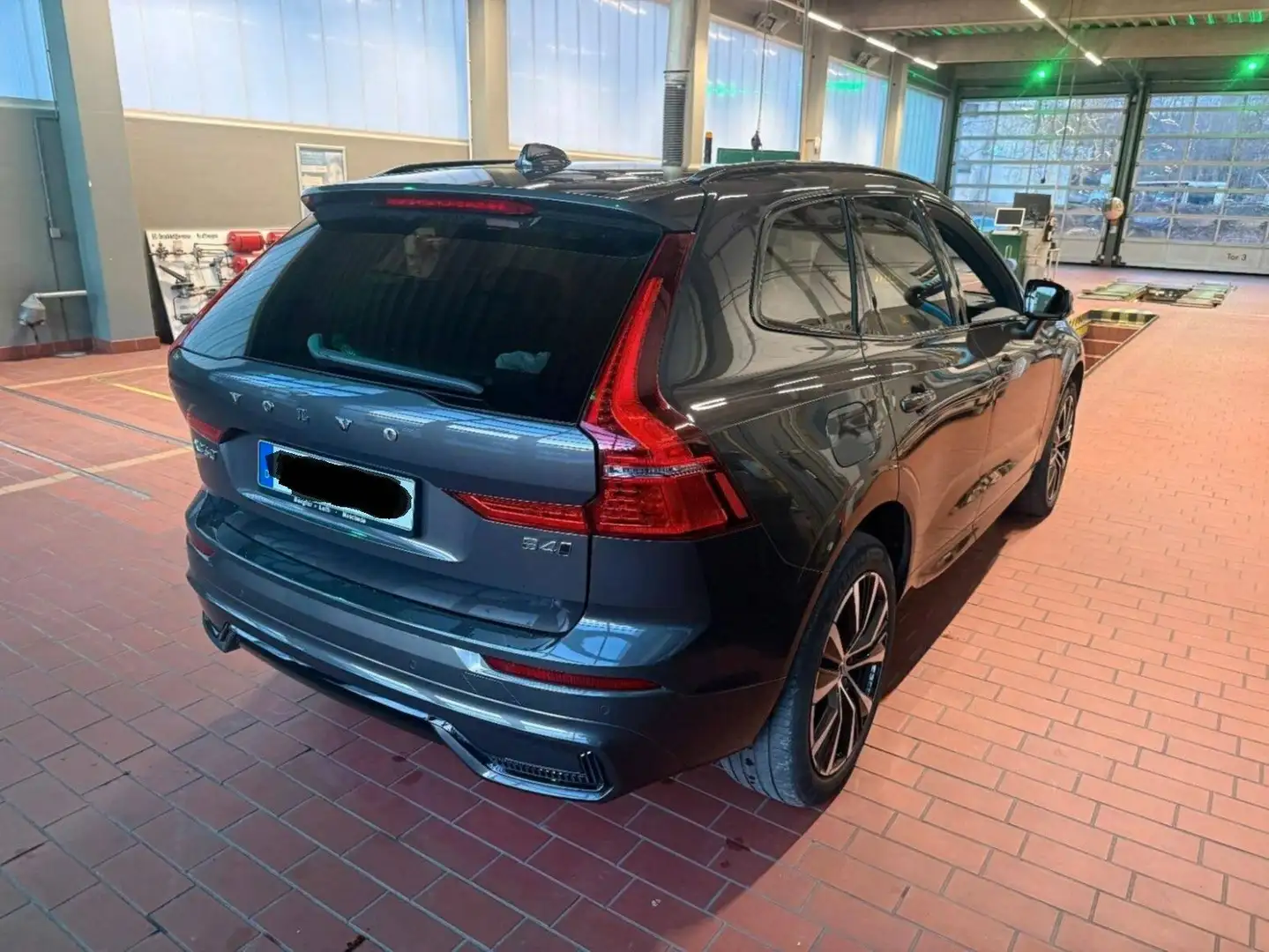 Volvo XC60 B4 Diesel AWD Plus Dark Aut/AHK/BLIS/ACC/20 Gris - 2